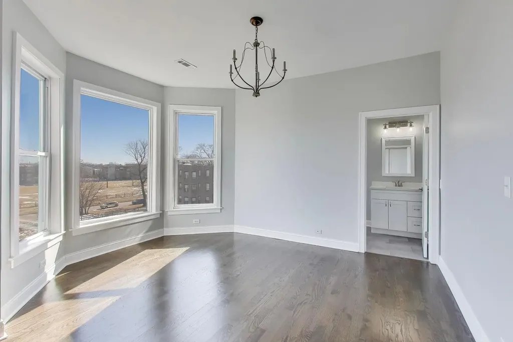 313 East 60th Street Chicago IL 60637