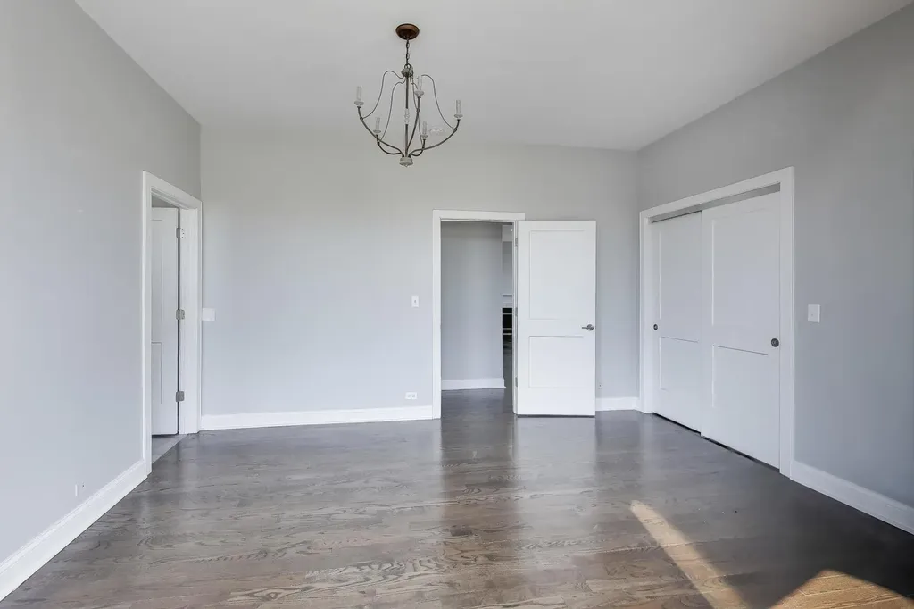 313 East 60th Street Chicago IL 60637