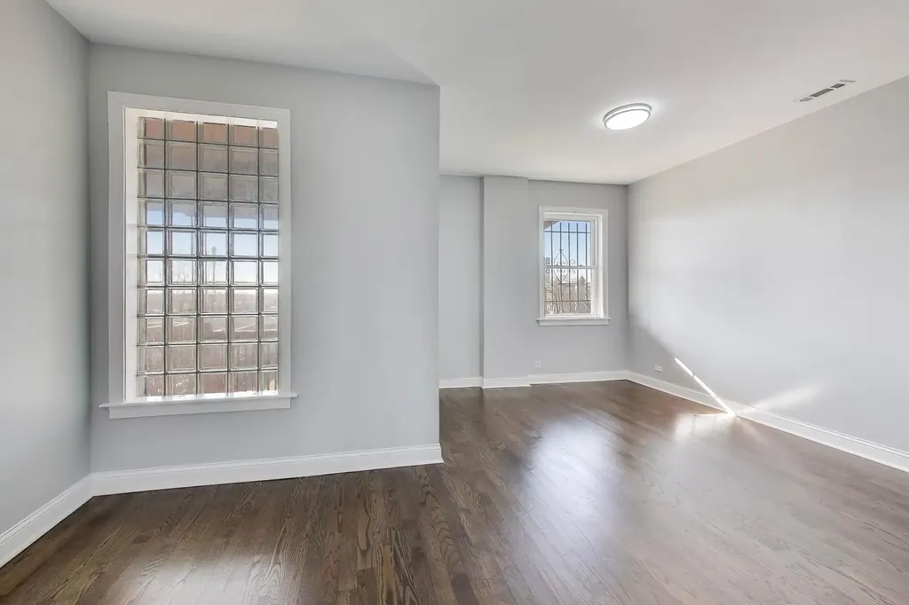 313 East 60th Street Chicago IL 60637