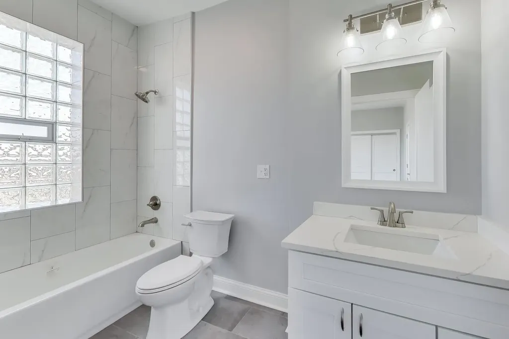 313 East 60th Street Chicago IL 60637