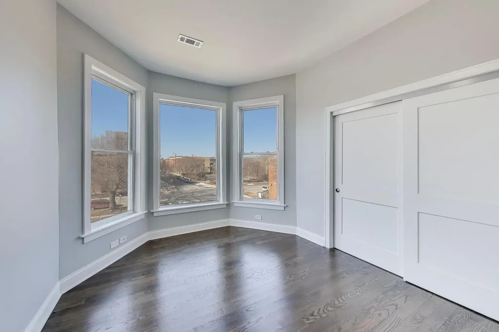 313 East 60th Street Chicago IL 60637