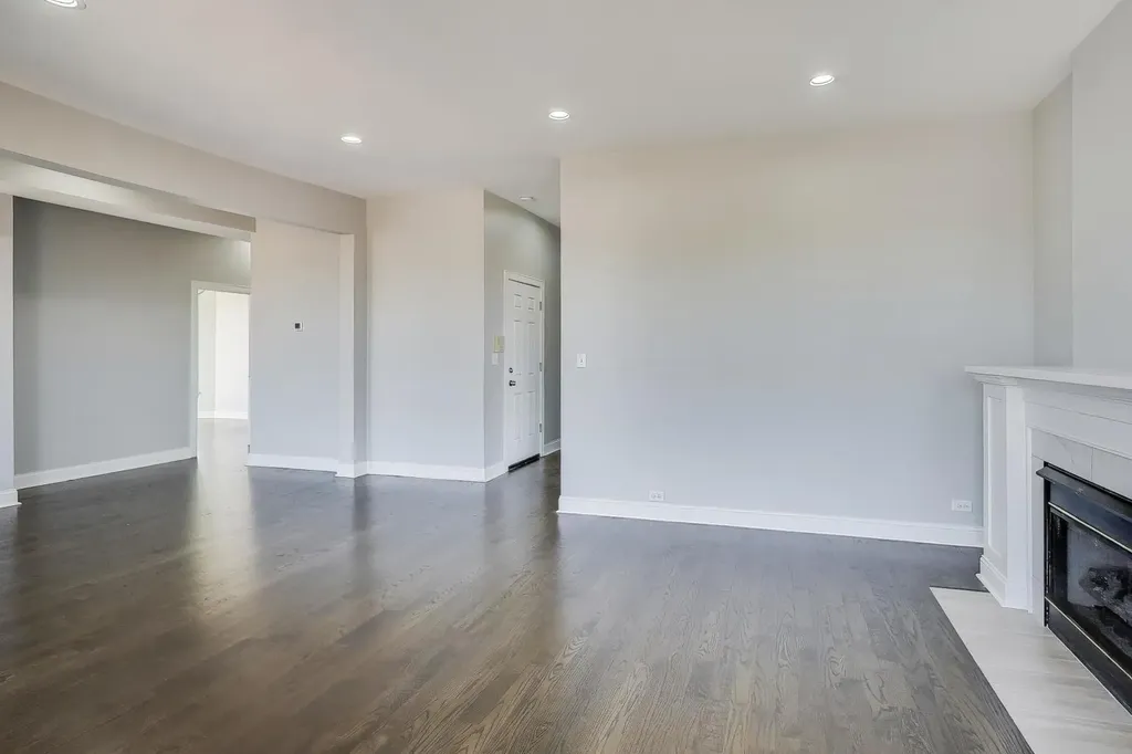 313 East 60th Street Chicago IL 60637