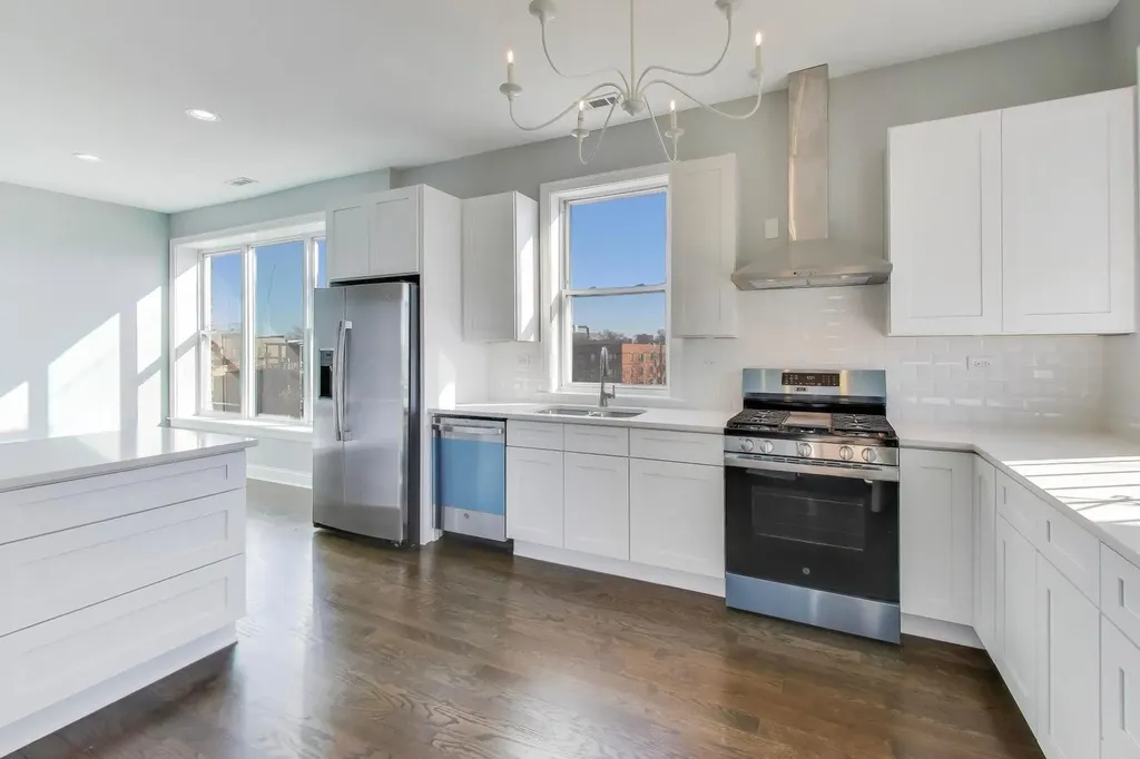 313 East 60th Street Chicago IL 60637