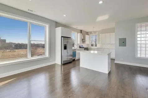 313 East 60th Street Chicago IL 60637