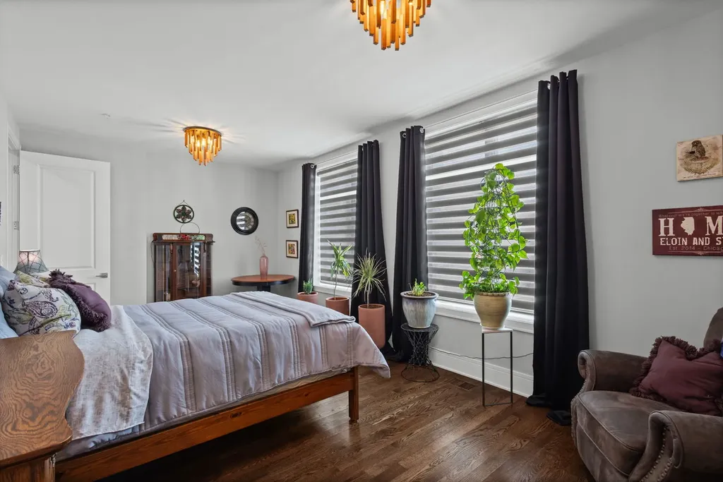 5748 North Hermitage Avenue Chicago IL 60660