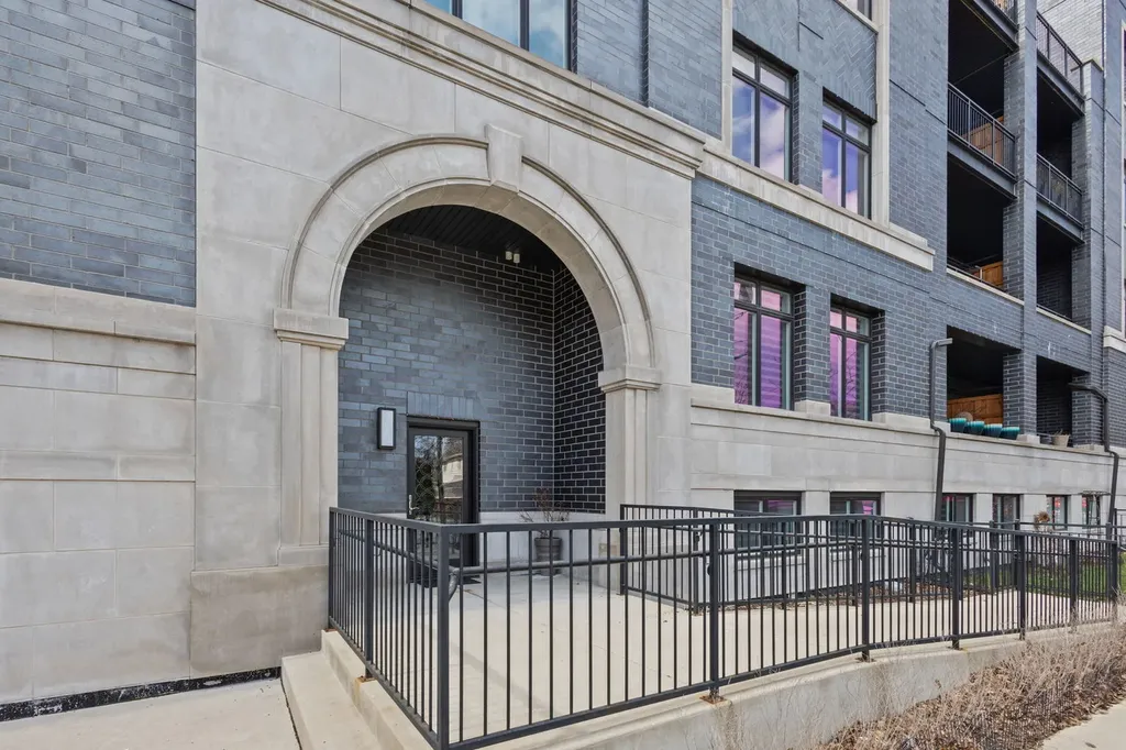5748 North Hermitage Avenue Chicago IL 60660