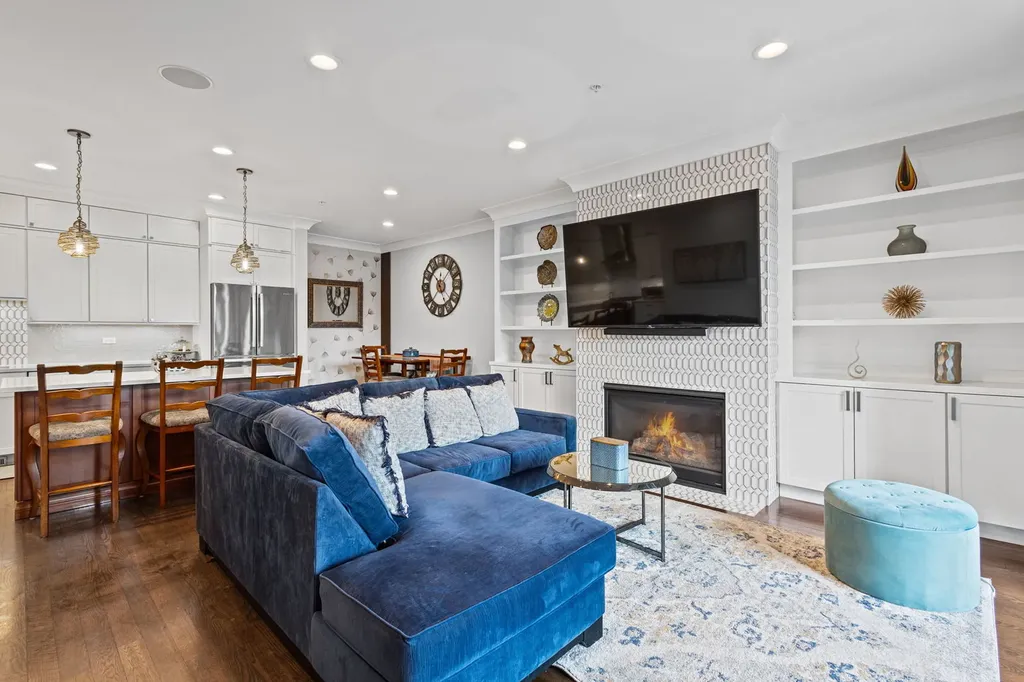 5748 North Hermitage Avenue Chicago IL 60660