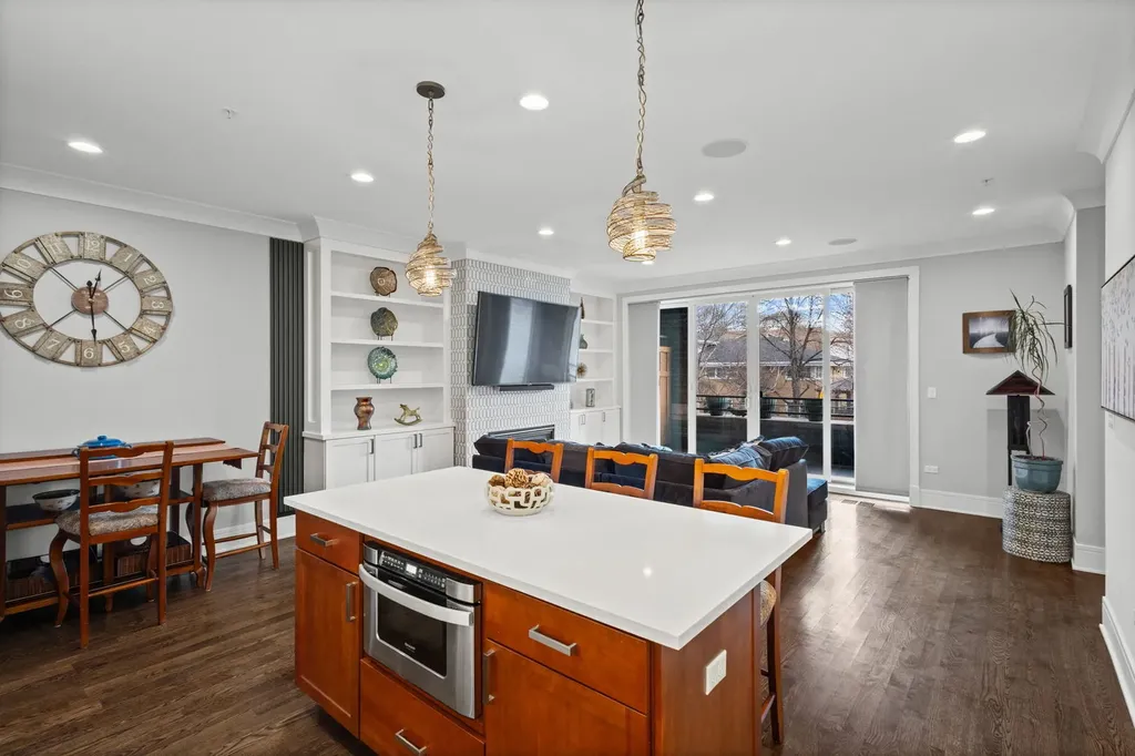 5748 North Hermitage Avenue Chicago IL 60660