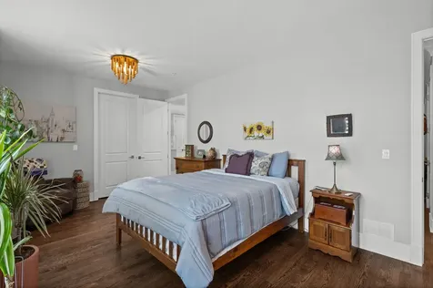 5748 North Hermitage Avenue Chicago IL 60660