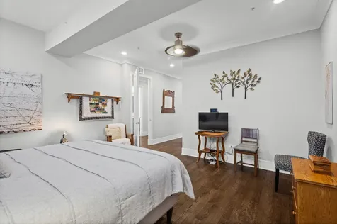 5748 North Hermitage Avenue Chicago IL 60660