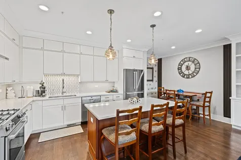5748 North Hermitage Avenue Chicago IL 60660