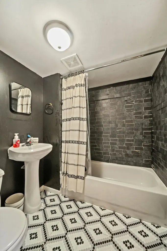 5805 South Kilbourn Avenue Chicago IL 60629