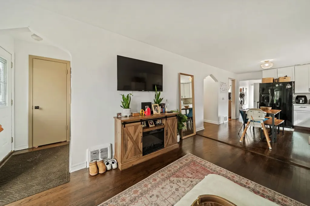 5805 South Kilbourn Avenue Chicago IL 60629
