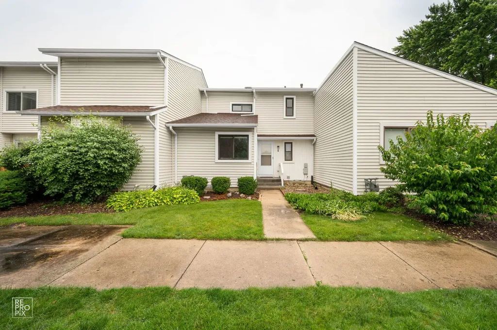 9 Wake Robin Court Woodridge IL 60517