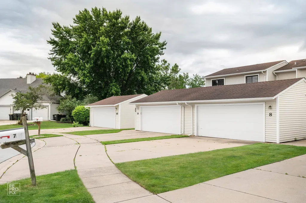 9 Wake Robin Court Woodridge IL 60517