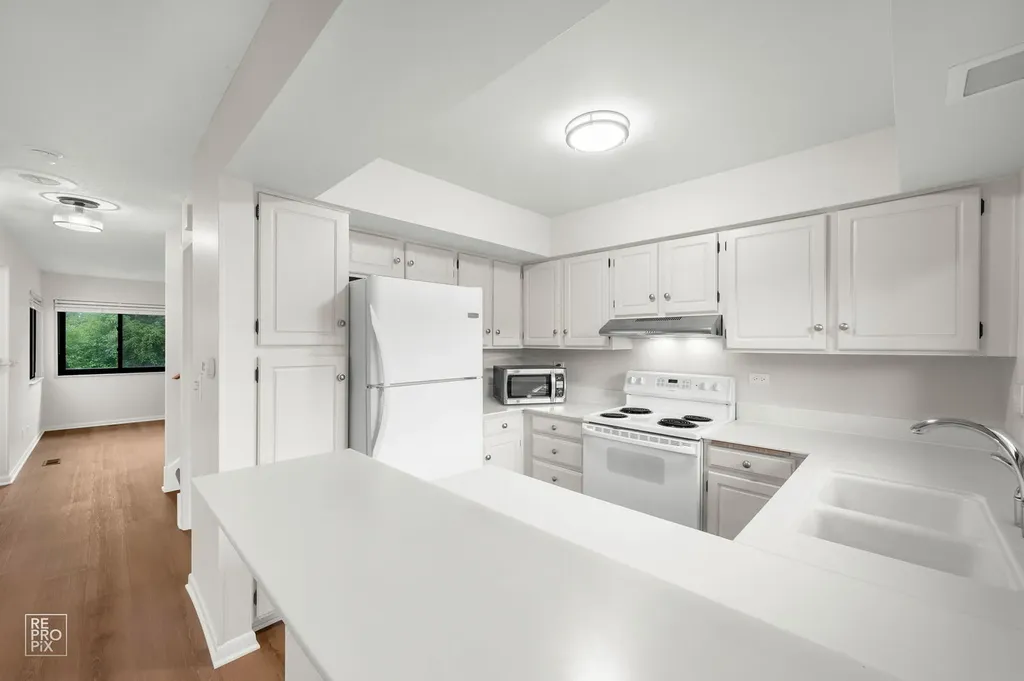 9 Wake Robin Court Woodridge IL 60517
