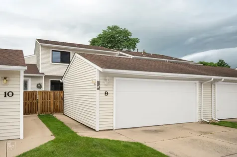 9 Wake Robin Court Woodridge IL 60517