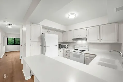 9 Wake Robin Court Woodridge IL 60517
