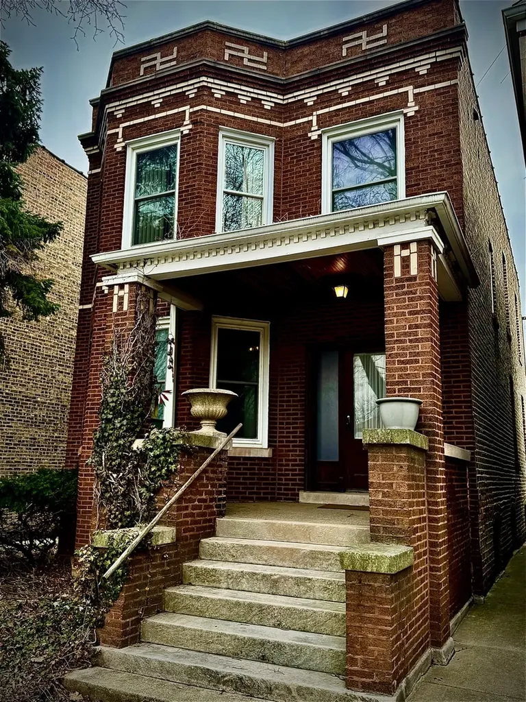 4913 North Keystone Avenue Chicago IL 60630