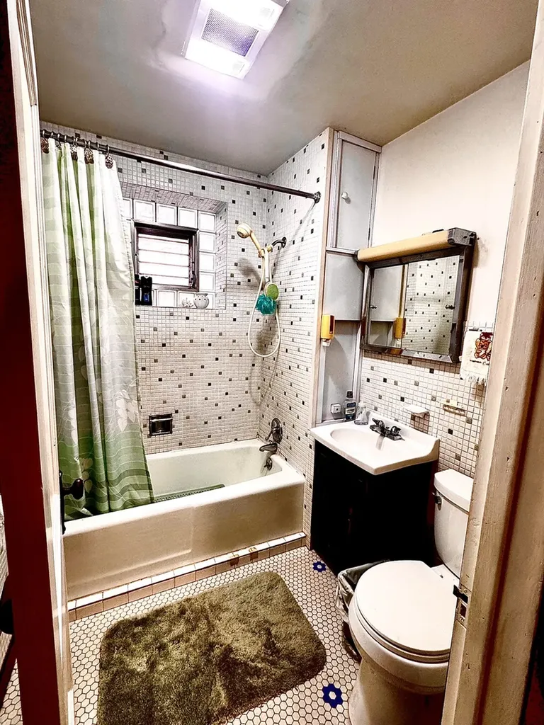 4913 North Keystone Avenue Chicago IL 60630