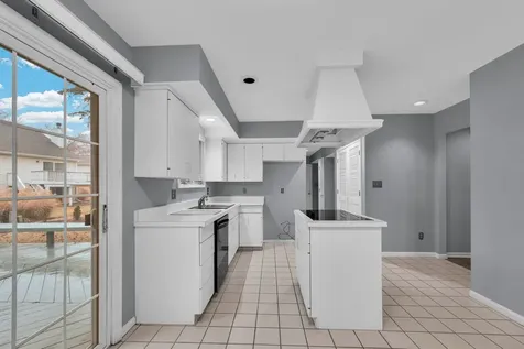 8 Heaton Court Sugar Grove IL 60554