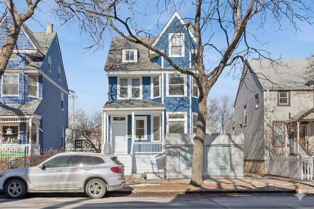2144 West Montrose Avenue Chicago IL 60618