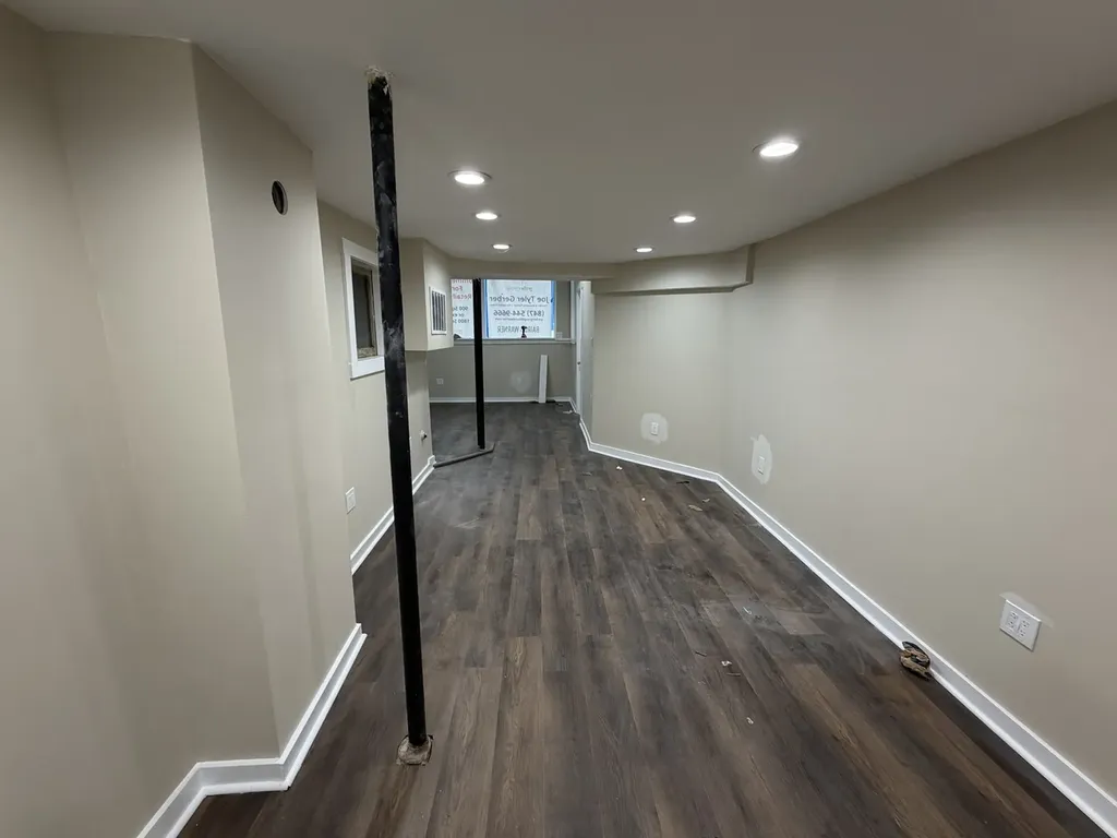 2144 West Montrose Avenue Chicago IL 60618