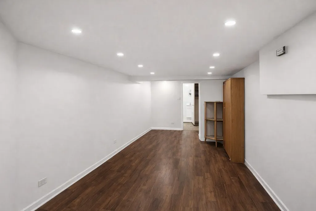 2144 West Montrose Avenue Chicago IL 60618