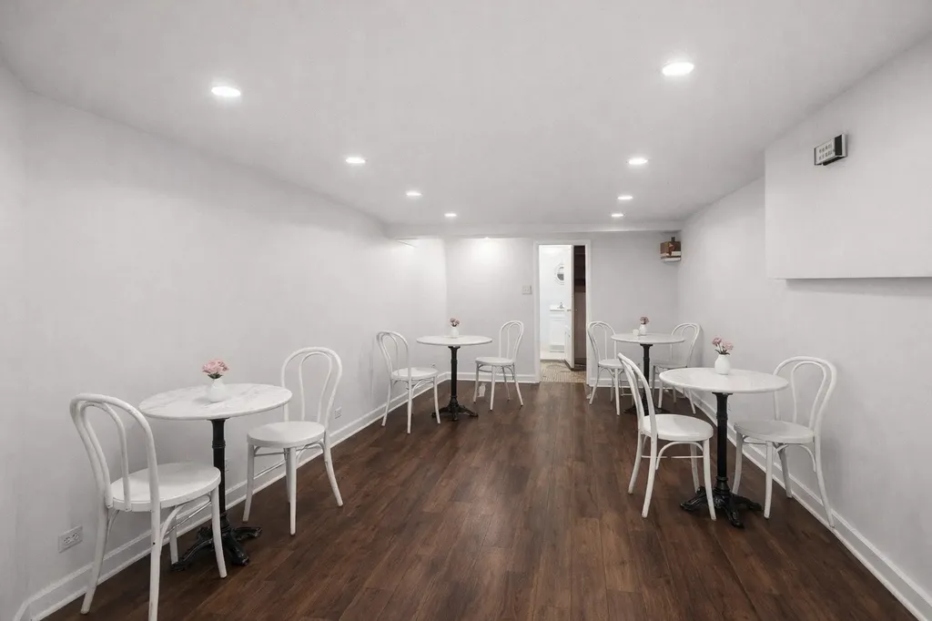 2144 West Montrose Avenue Chicago IL 60618