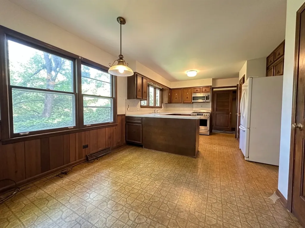 1009 Anne Road Naperville IL 60540