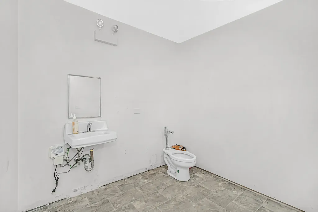 2915 West Cermak Road Chicago IL 60623