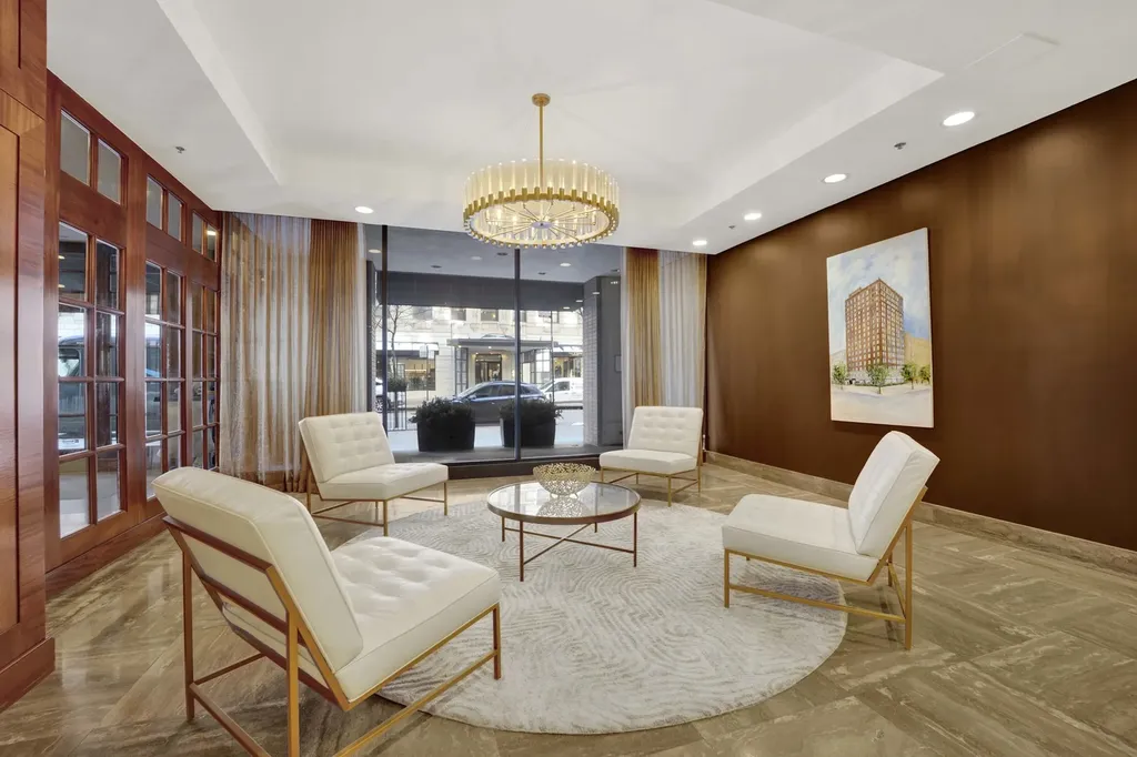 40 East Delaware Place Chicago IL 60611