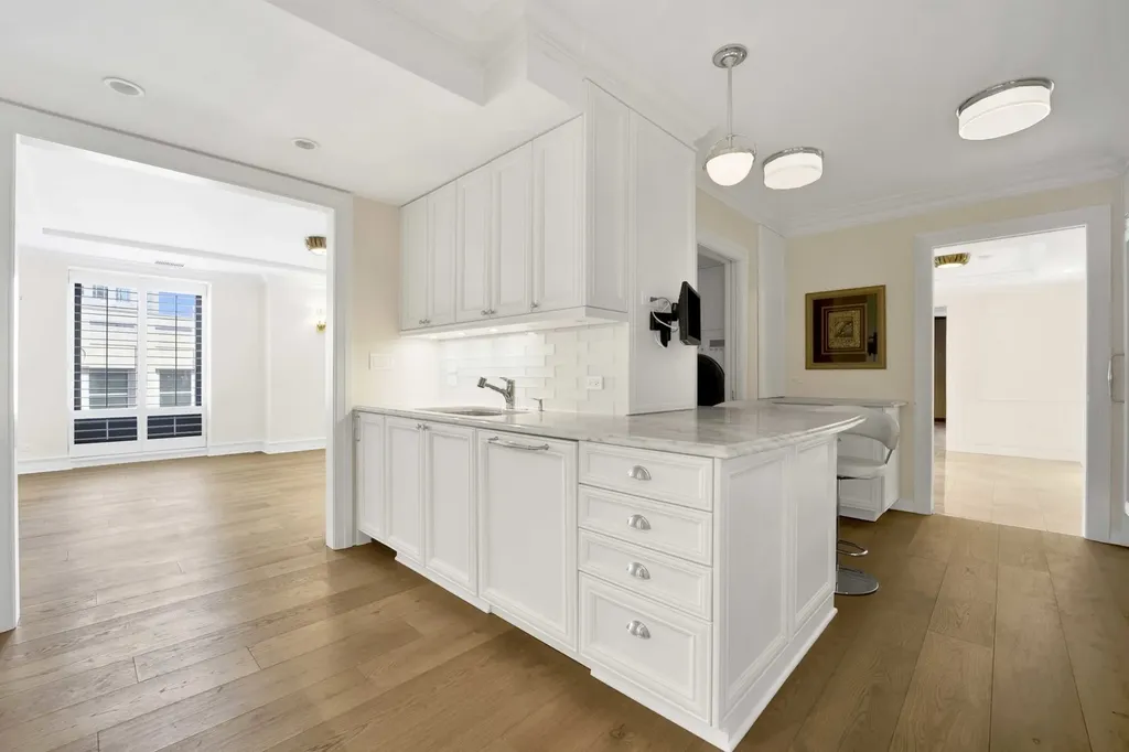 40 East Delaware Place Chicago IL 60611