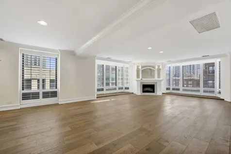40 East Delaware Place Chicago IL 60611