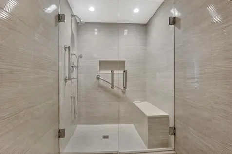 40 East Delaware Place Chicago IL 60611