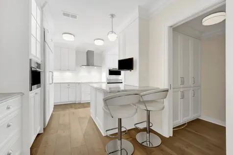 40 East Delaware Place Chicago IL 60611