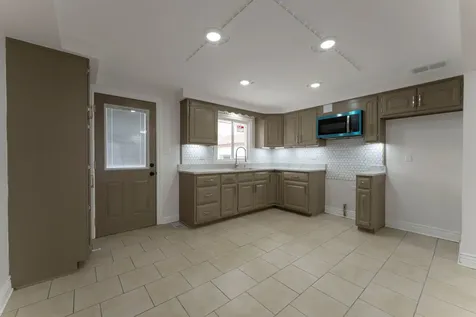 4515 West 88th Street Hometown IL 60456