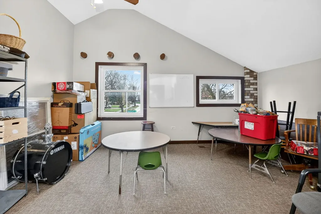 308 West Robinhood Way Bolingbrook IL 60440