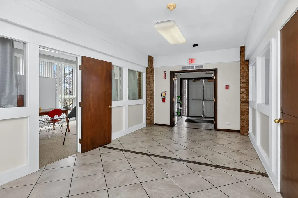 308 West Robinhood Way Bolingbrook IL 60440