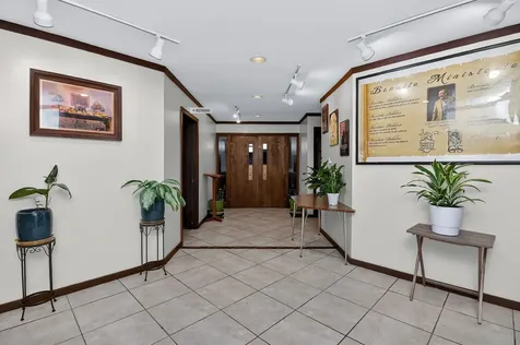 308 West Robinhood Way Bolingbrook IL 60440