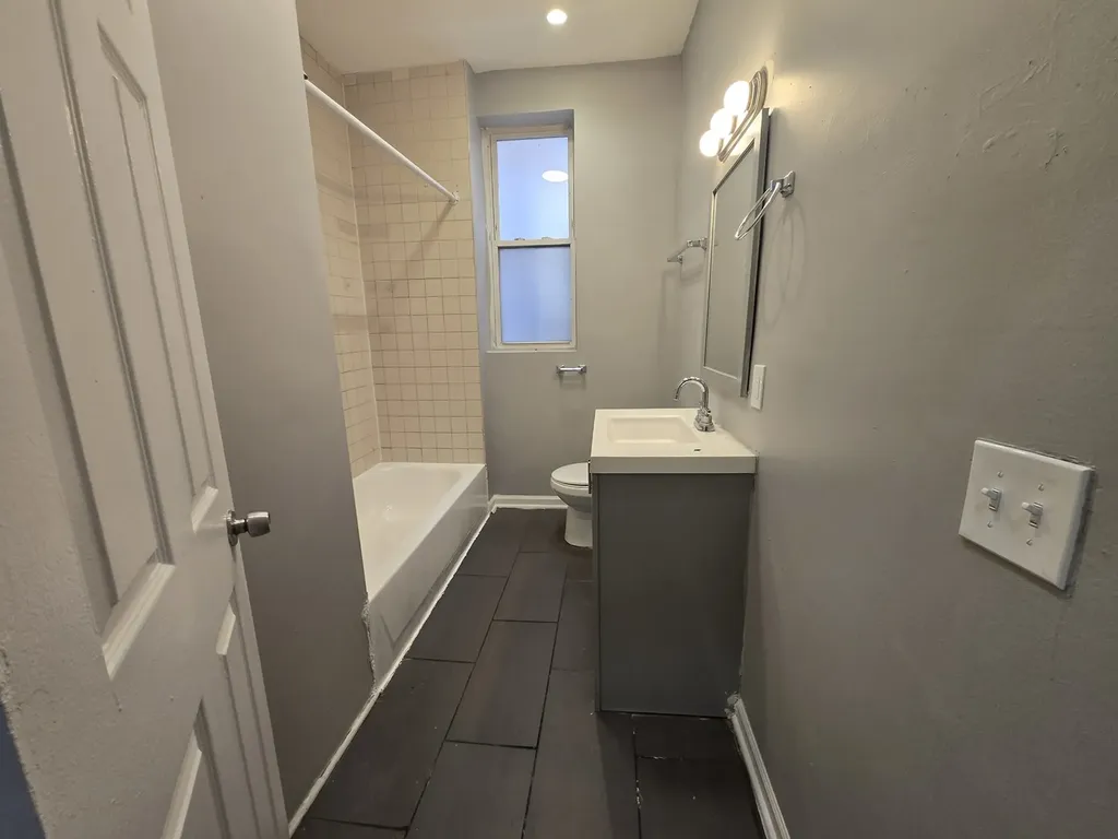 6738 South Prairie Avenue Chicago IL 60637