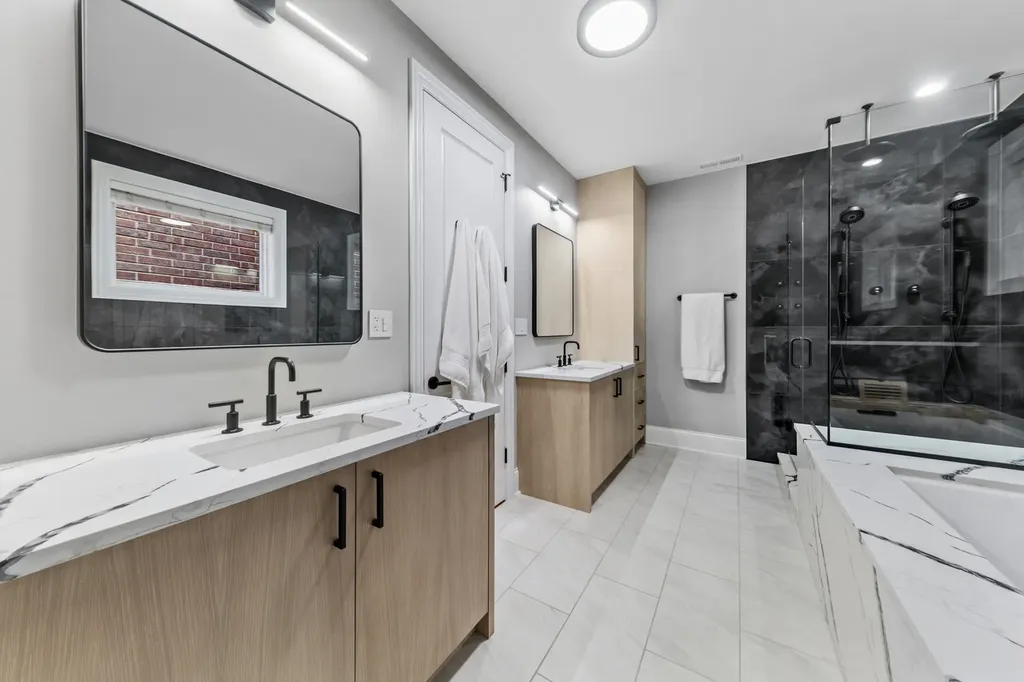 1460 West Byron Street Chicago IL 60613