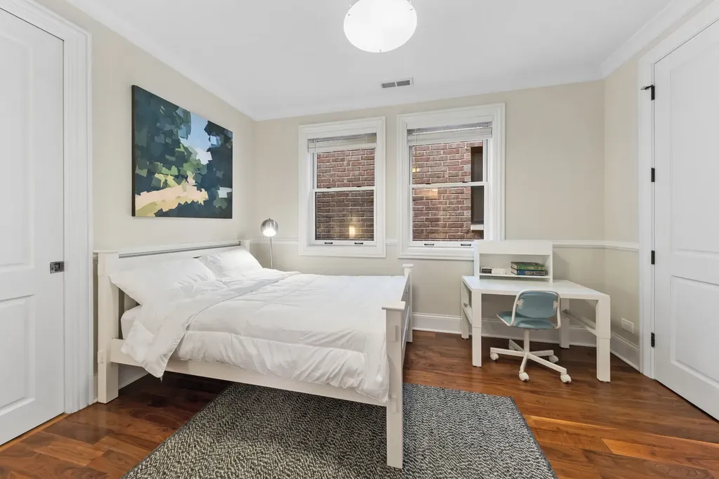 1460 West Byron Street Chicago IL 60613