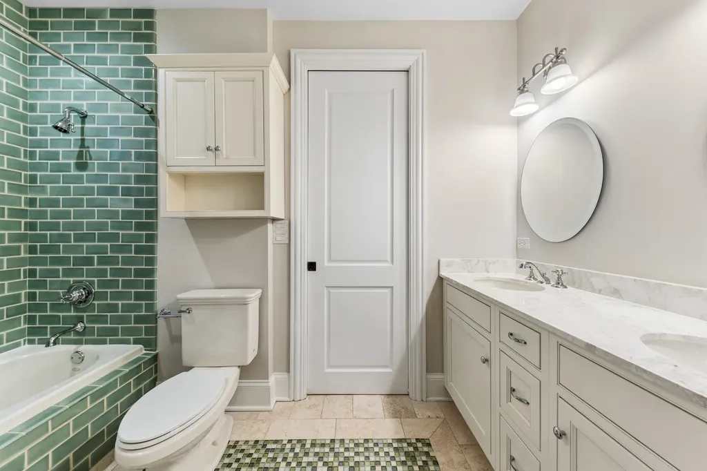 1460 West Byron Street Chicago IL 60613