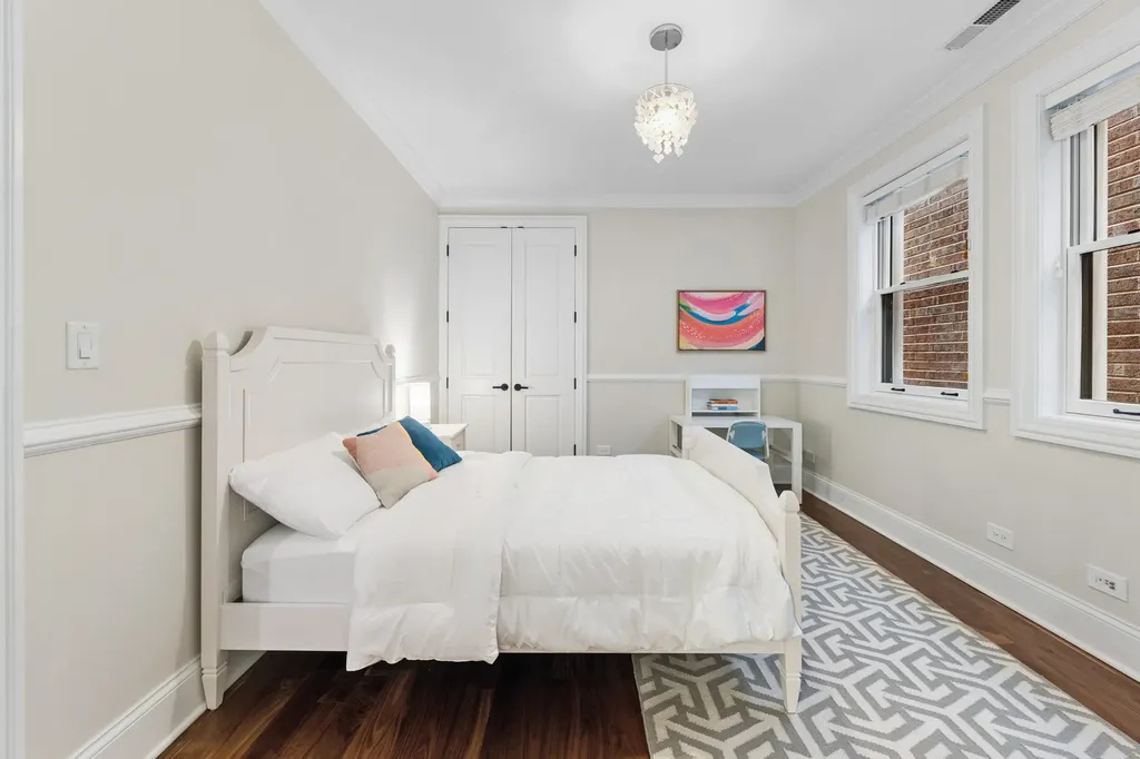 1460 West Byron Street Chicago IL 60613