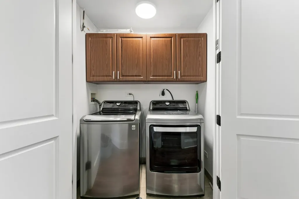 1460 West Byron Street Chicago IL 60613