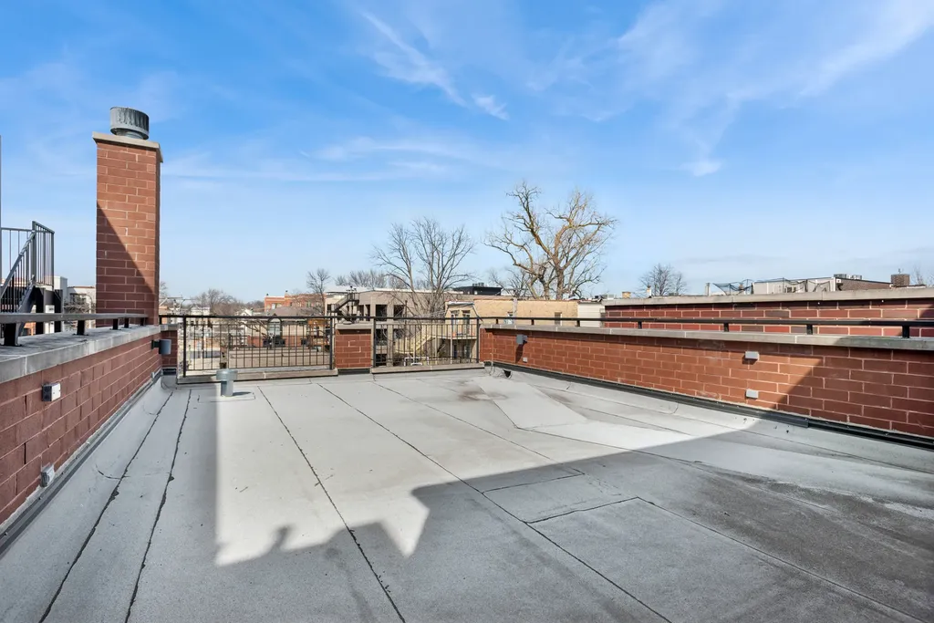 1460 West Byron Street Chicago IL 60613