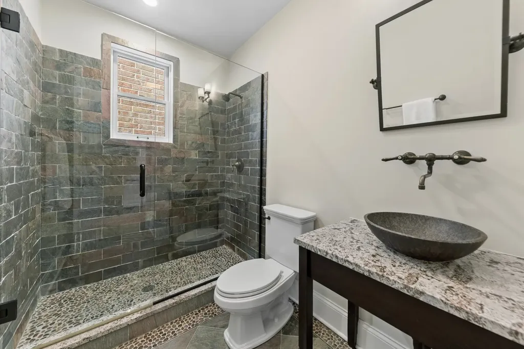 1460 West Byron Street Chicago IL 60613