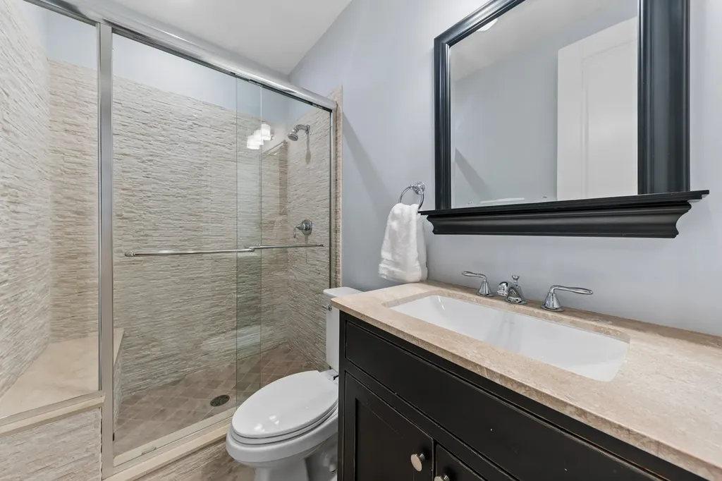 1460 West Byron Street Chicago IL 60613