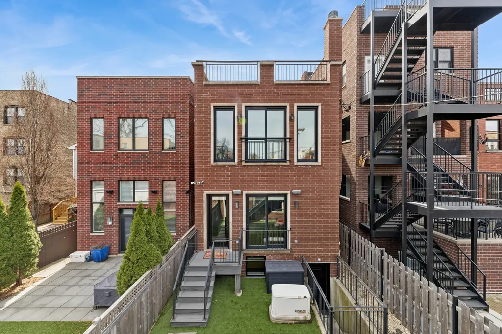 1460 West Byron Street Chicago IL 60613